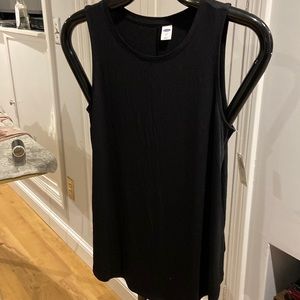 Old Navy black tank with curved hem